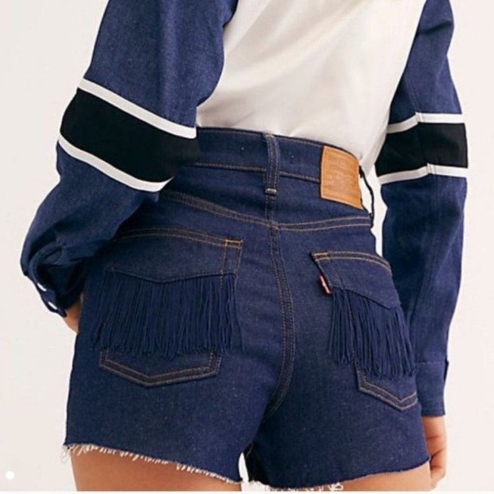 Levis highrise ribcage fringe cutoff shorts - Picture 5 of 5